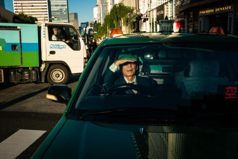 Seeing the amazing in the ordinary: what is the secret of Shin Noguchi's wonderful street photos