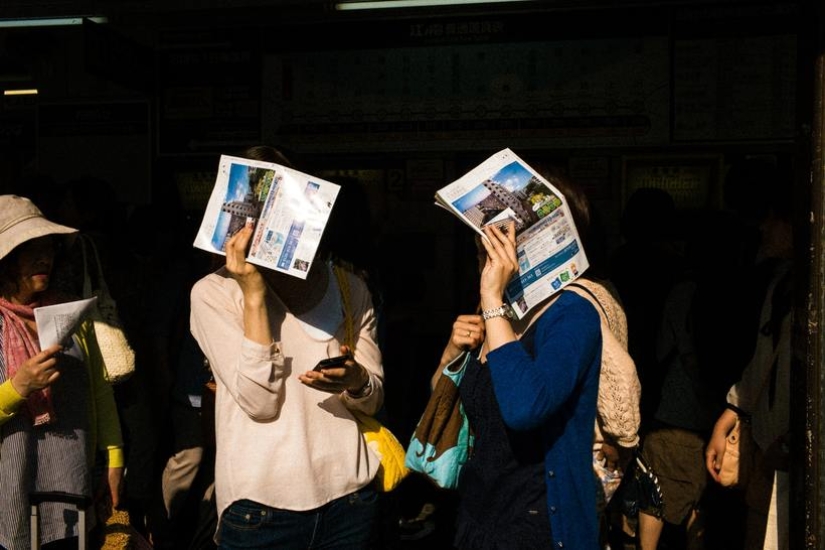 Seeing the amazing in the ordinary: what is the secret of Shin Noguchi's wonderful street photos