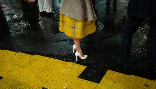 Seeing the amazing in the ordinary: what is the secret of Shin Noguchi's wonderful street photos Seeing the amazing in the ordinary: what is the secret of Shin Noguchi's wonderful street photos