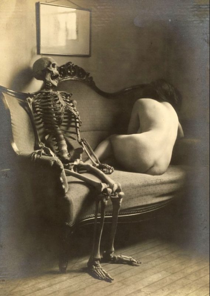 Señora con un esqueleto: un surrealista sesión de fotos Franz Fiedler comienzos de 1920-erótico