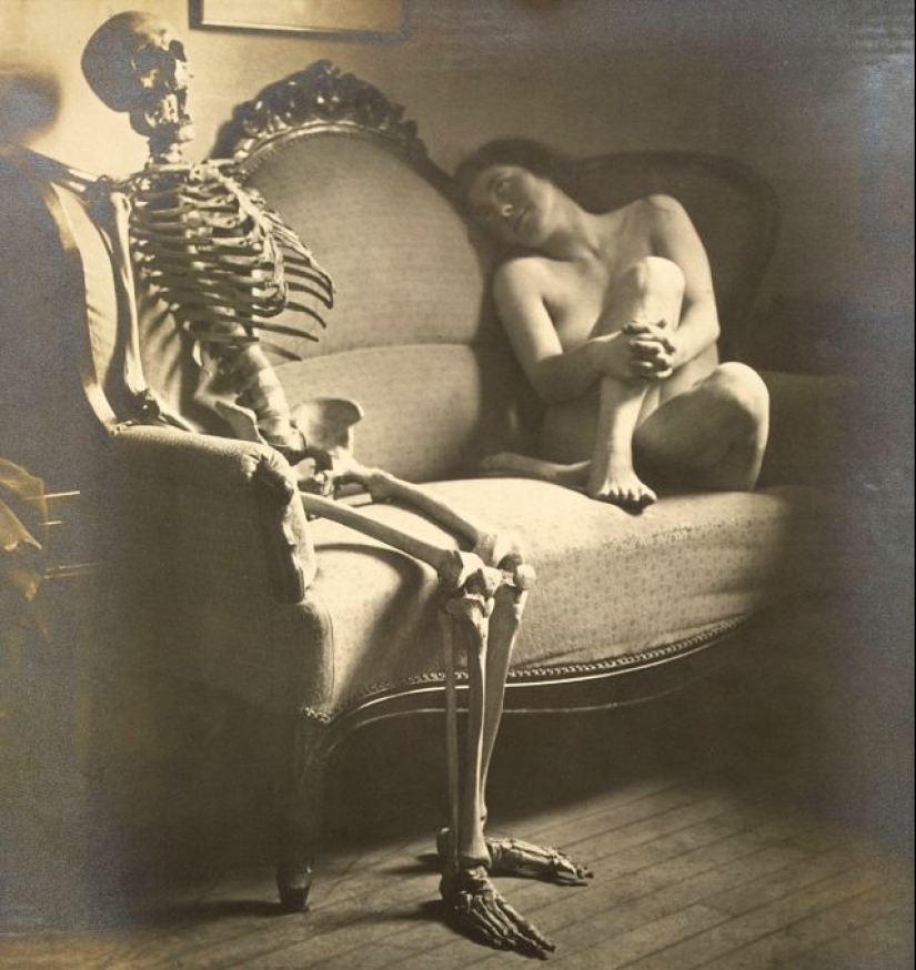 Señora con un esqueleto: un surrealista sesión de fotos Franz Fiedler comienzos de 1920-erótico
