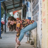Sensuous portraits of dancers on the busy streets of ancient Mexico City Sensuous portraits of dancers on the busy streets of ancient Mexico City