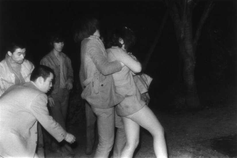 Sex and the City: photos of Kohei Yoshiyuki taken in Tokyo night parks