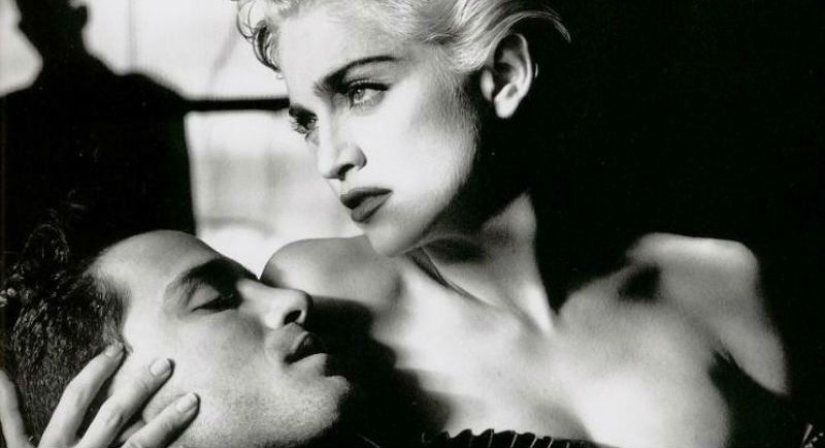 "Sex helps to sell — 20 scandalous works by Helmut Newton "Sex helps to sell — 20 scandalous works by Helmut Newton