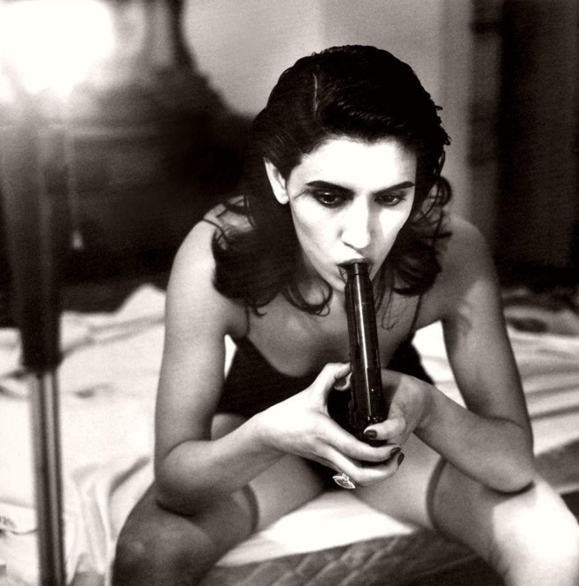 "Sex helps to sell — 20 scandalous works by Helmut Newton "Sex helps to sell — 20 scandalous works by Helmut Newton