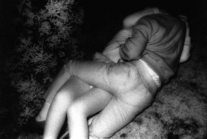 Sexo en la ciudad: fotos de Kohei Yoshiyuki tomadas en parques nocturnos de Tokio