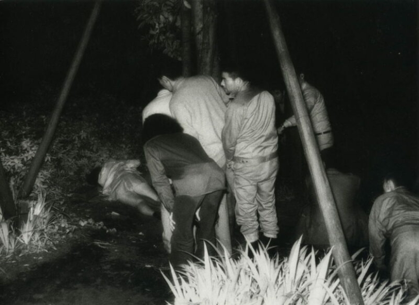 Sexo en la ciudad: fotos de Kohei Yoshiyuki tomadas en parques nocturnos de Tokio