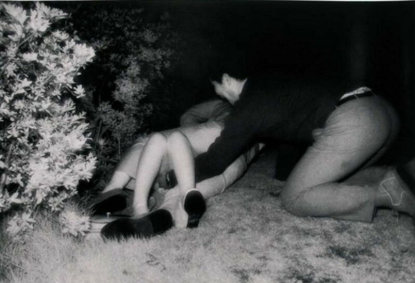 Sexo en la ciudad: fotos de Kohei Yoshiyuki tomadas en parques nocturnos de Tokio