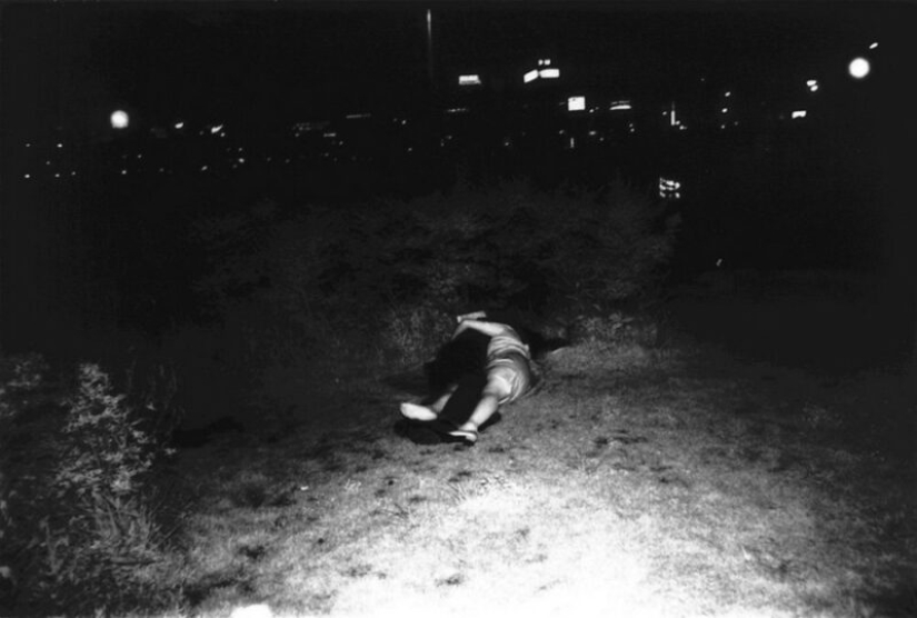 Sexo en la ciudad: fotos de Kohei Yoshiyuki tomadas en parques nocturnos de Tokio