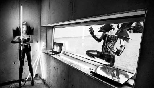 Sexy and dynamic works by Simon Brodziak