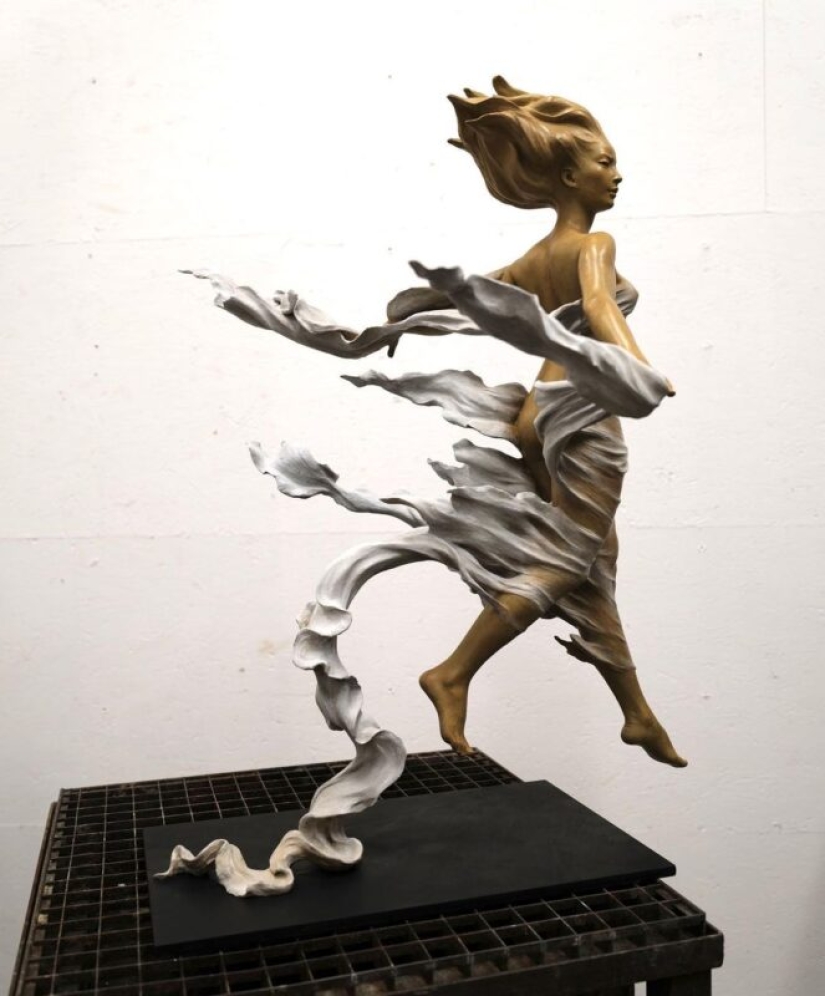 Sexy and incredibly realistic sculptors by Luo Li Rong