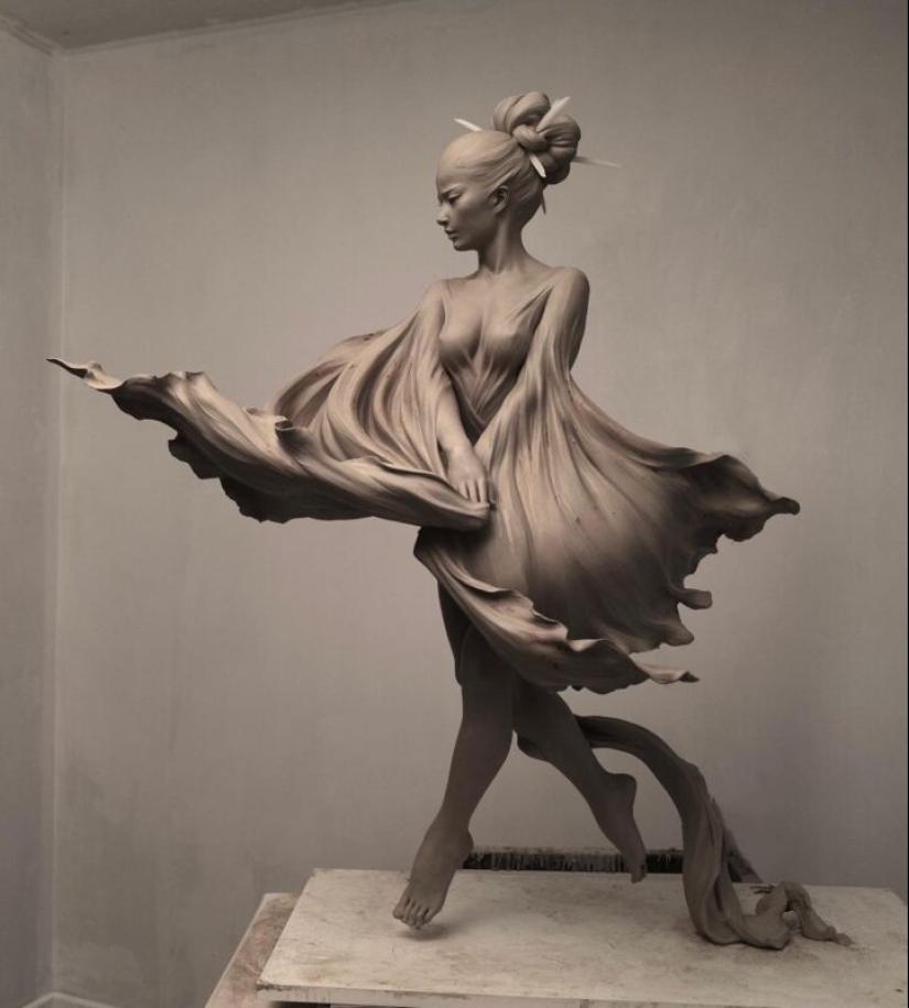 Sexy and incredibly realistic sculptors by Luo Li Rong