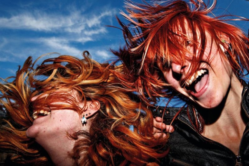 Shake your head: electrified portraits of metalheads