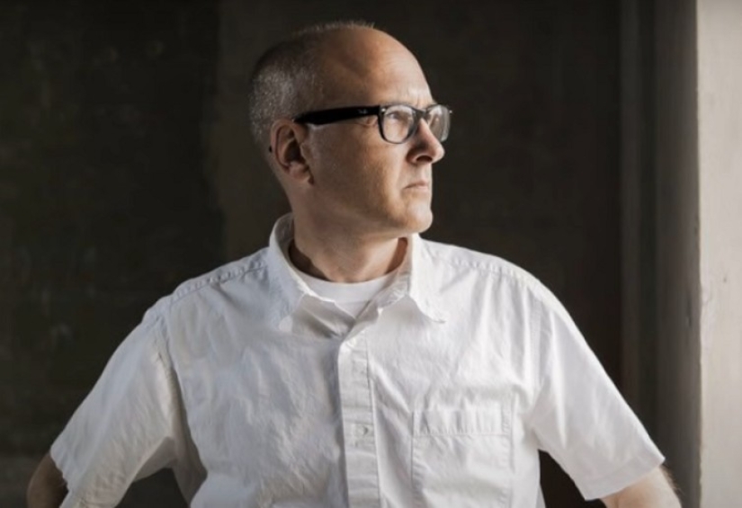 Sheila Wysocki se convirtió en detective privada para encontrar al asesino de su amiga un cuarto de siglo después. Sheila Wysocki se convirtió en detective privada para encontrar al asesino de su amiga un cuarto de siglo después.