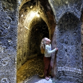 "Shell Grotto" - one of the most mysterious attractions in Great Britain "Shell Grotto" - one of the most mysterious attractions in Great Britain