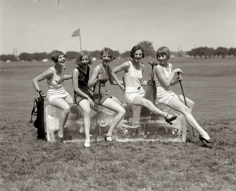 Short skirts, blush on the knees, lips with a bow: What were the flappers, young rebels of the "roaring 20s"