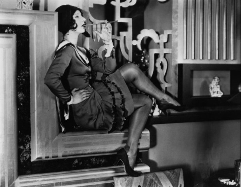 Short skirts, blush on the knees, lips with a bow: What were the flappers, young rebels of the "roaring 20s"