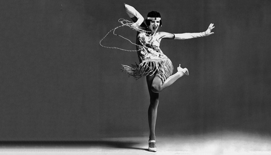 Short skirts, blush on the knees, lips with a bow: What were the flappers, young rebels of the "roaring 20s"