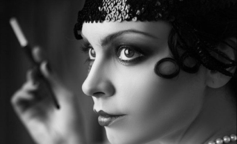 Short skirts, blush on the knees, lips with a bow: What were the flappers, young rebels of the "roaring 20s"
