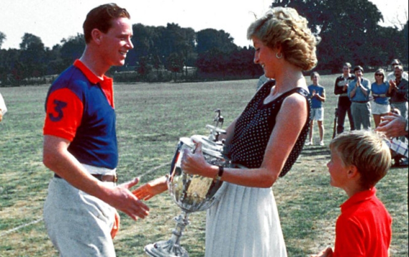 Skeletons in Lady Di's closet, or Why the princess let her stepmother down the stairs
