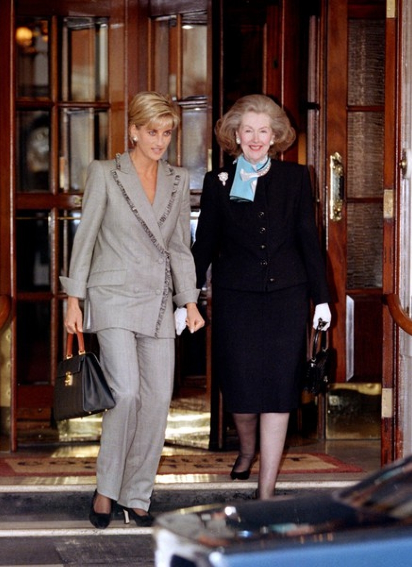 Skeletons in Lady Di's closet, or Why the princess let her stepmother down the stairs
