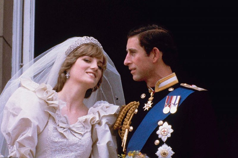 Skeletons in Lady Di's closet, or Why the princess let her stepmother down the stairs