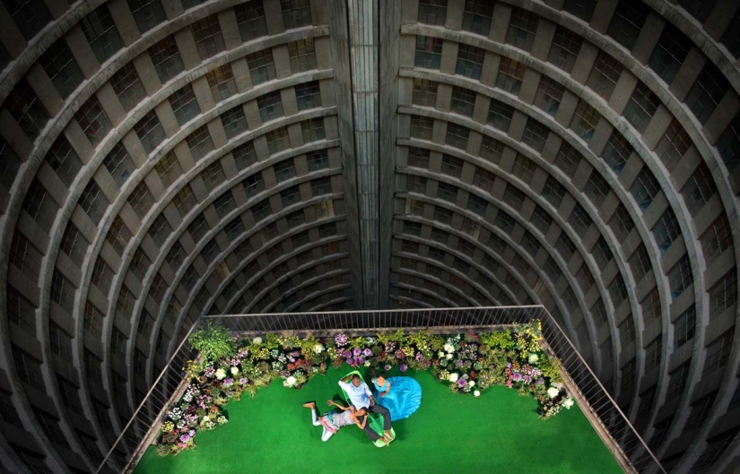 Skyscraper-well Ponte City Apartments: the highest and most problematic in Africa Skyscraper-well Ponte City Apartments: the highest and most problematic in Africa