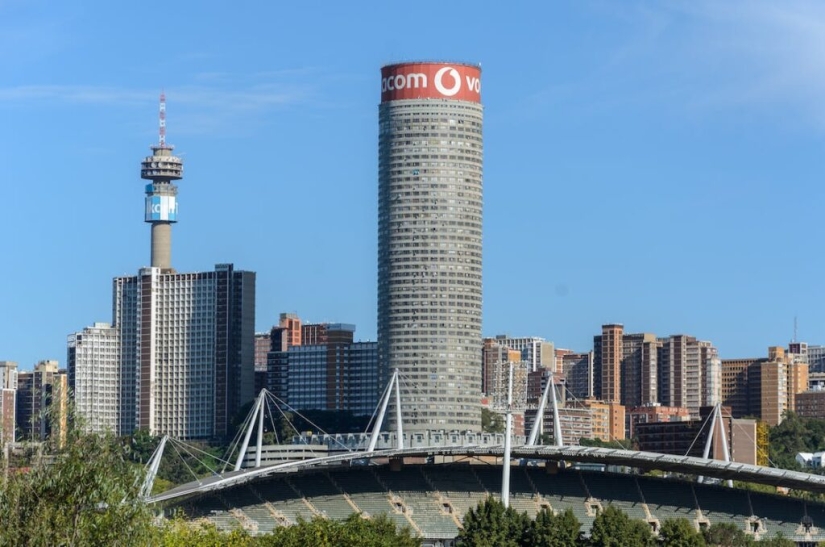 Skyscraper-well Ponte City Apartments: the highest and most problematic in Africa Skyscraper-well Ponte City Apartments: the highest and most problematic in Africa