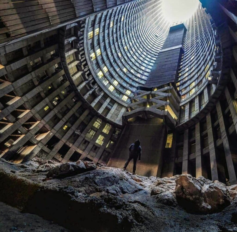 Skyscraper-well Ponte City Apartments: the highest and most problematic in Africa Skyscraper-well Ponte City Apartments: the highest and most problematic in Africa