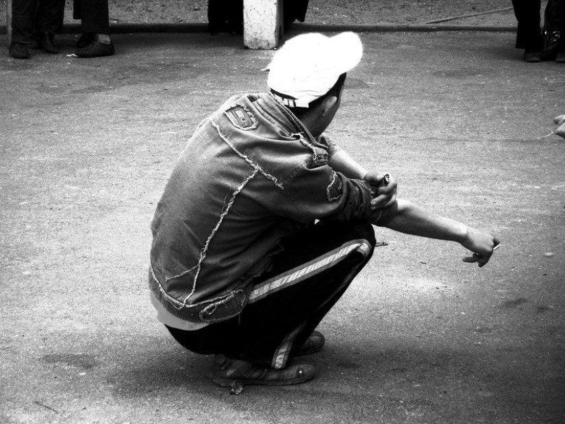 "Slavic squat" why are we comfortable in an unnatural position? "Slavic squat" why are we comfortable in an unnatural position?