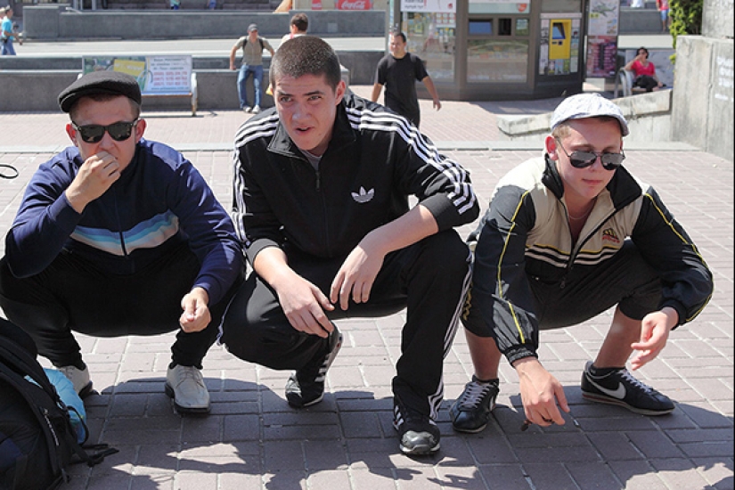 "Slavic squat" why are we comfortable in an unnatural position? "Slavic squat" why are we comfortable in an unnatural position?