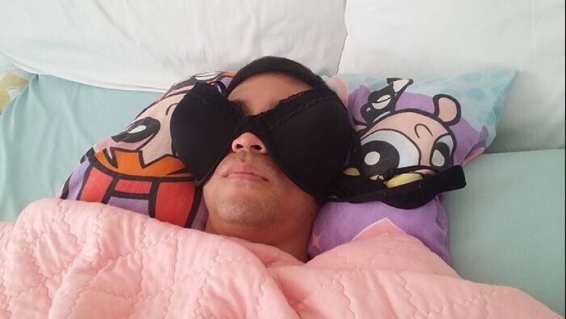 Sleep is sacred: people sleeping in the most ridiculous poses and locations Sleep is sacred: people sleeping in the most ridiculous poses and locations