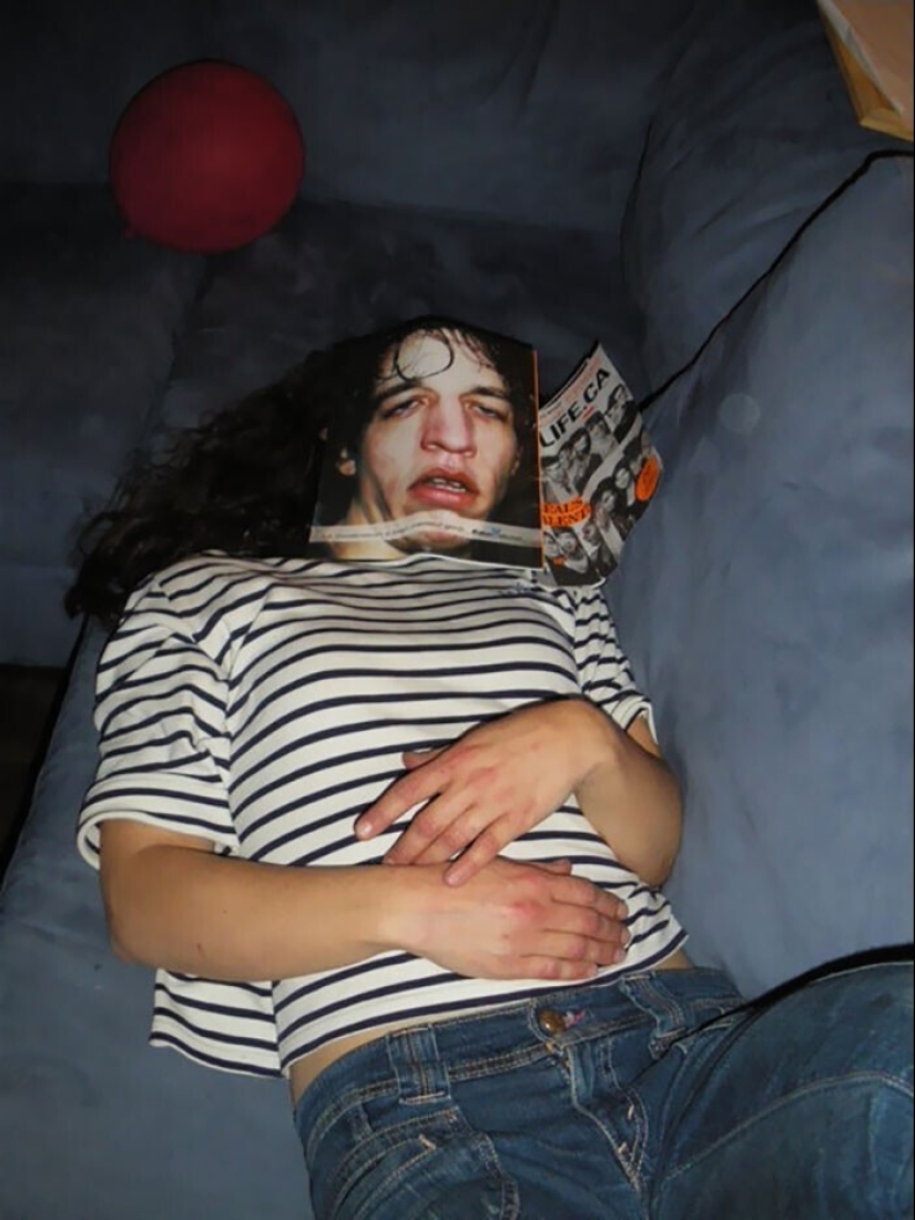 Sleep is sacred: people sleeping in the most ridiculous poses and locations Sleep is sacred: people sleeping in the most ridiculous poses and locations