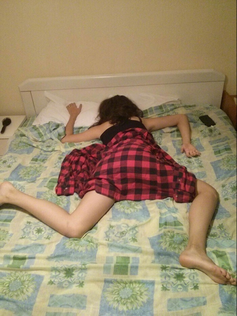 Sleep is sacred: people sleeping in the most ridiculous poses and locations Sleep is sacred: people sleeping in the most ridiculous poses and locations