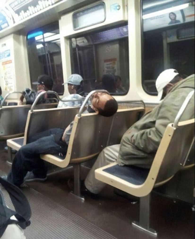 Sleep is sacred: people sleeping in the most ridiculous poses and locations Sleep is sacred: people sleeping in the most ridiculous poses and locations