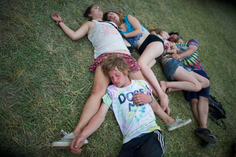 Sleeping people Sleeping people