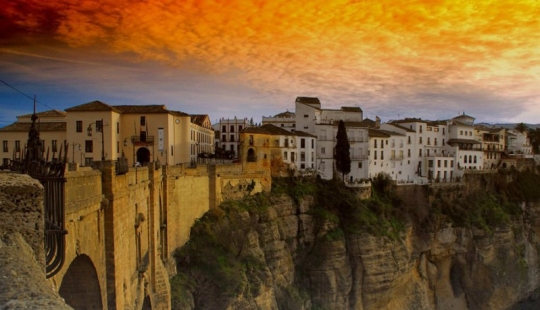 Soaring over the Ronda Gorge: an extraordinary city on the rocks Soaring over the Ronda Gorge: an extraordinary city on the rocks