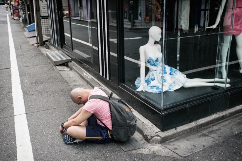 Solo cansado: por qué los japoneses borrachos que yacen en las calles no molestan a nadie Solo cansado: por qué los japoneses borrachos que yacen en las calles no molestan a nadie