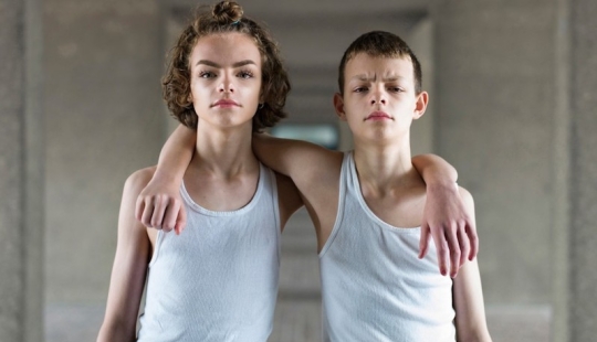 ¿Son los gemelos tan similares como parecen? El proyecto de un fotógrafo londinense sobre la singularidad de los gemelos