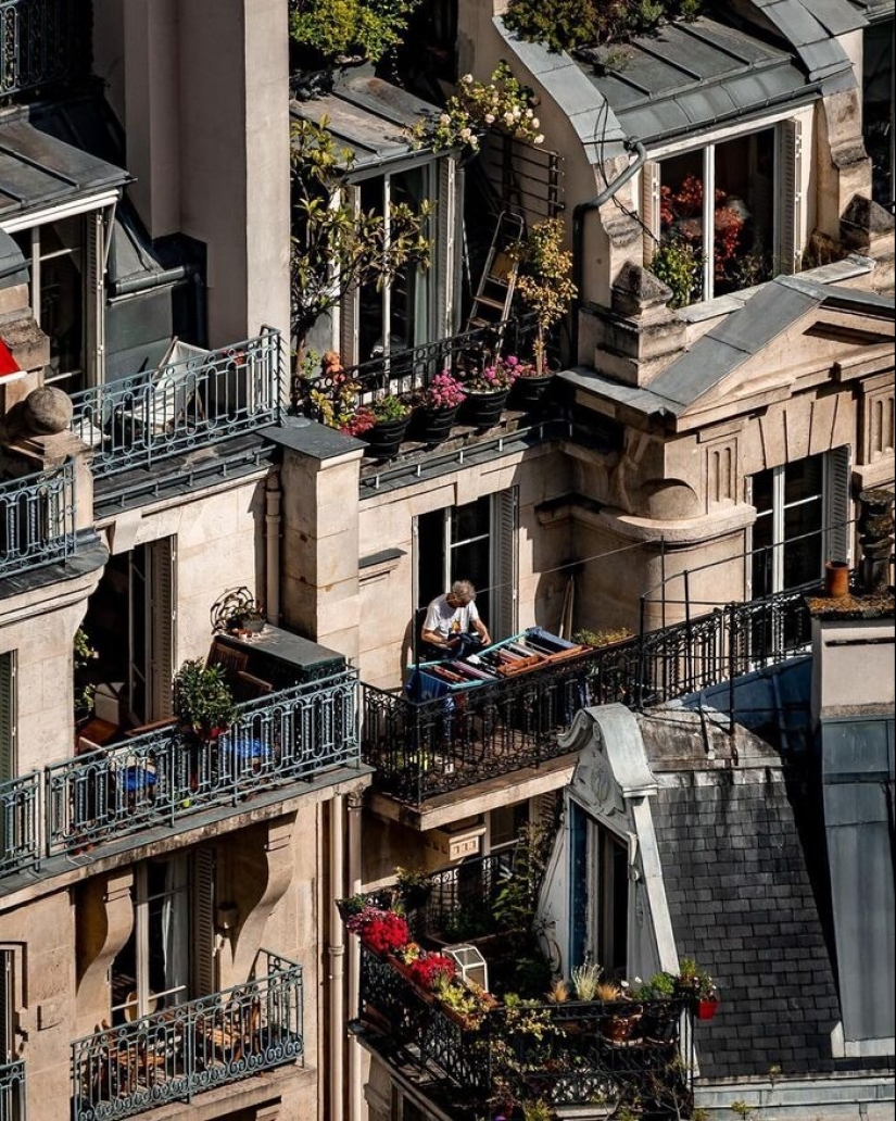Spying on the Parisians: windows and balconies of the French capital Spying on the Parisians: windows and balconies of the French capital