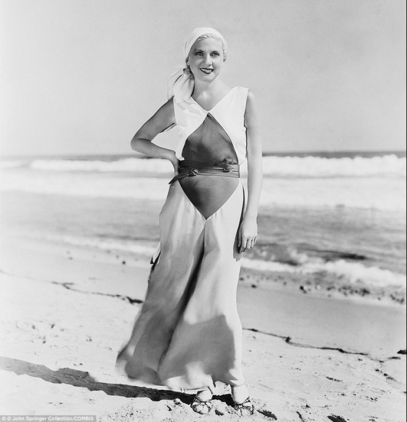 Stars of Hollywood's Golden Age in Black and White Album of Glamorous Beach Photos
