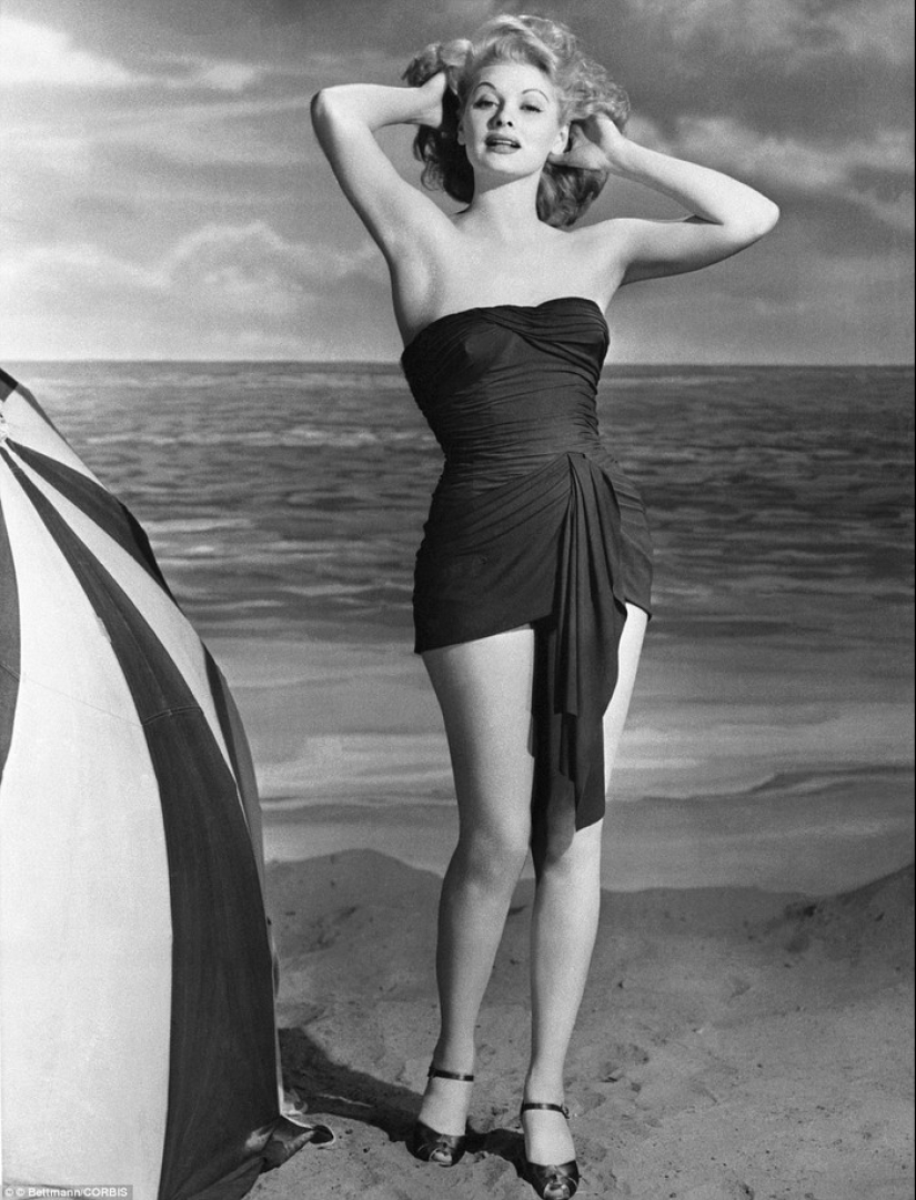Stars of Hollywood's Golden Age in Black and White Album of Glamorous Beach Photos