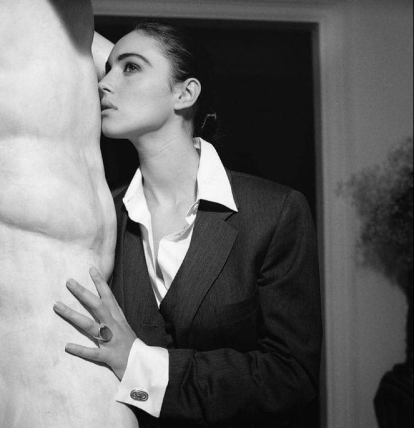 Stéphane Coutelle is a master of erotic photography trusted by celebrities. Stéphane Coutelle is a master of erotic photography trusted by celebrities.