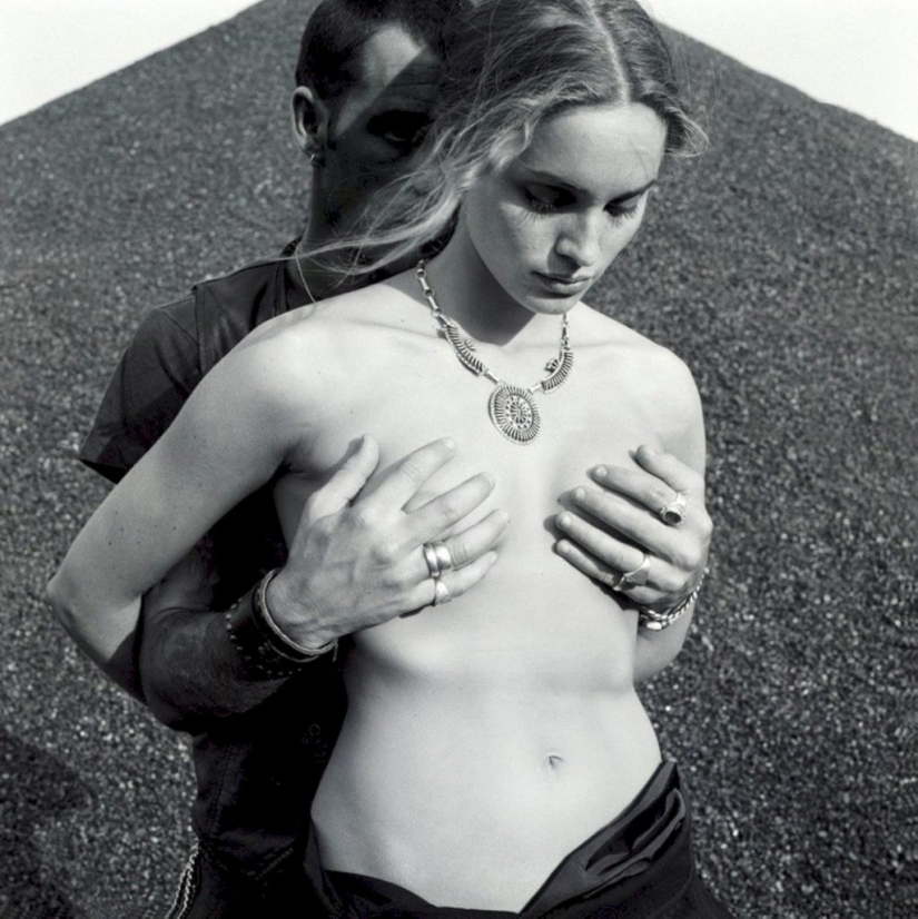 Stéphane Coutelle is a master of erotic photography trusted by celebrities. Stéphane Coutelle is a master of erotic photography trusted by celebrities.