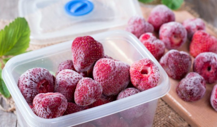 Stock up on vitamins: how to freeze berries and fruits