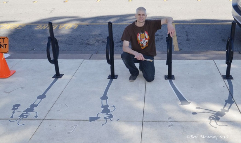 Street Artist Replaces 20 City Shadows With Flowers and Monkeys, and Many Didn't Even Notice