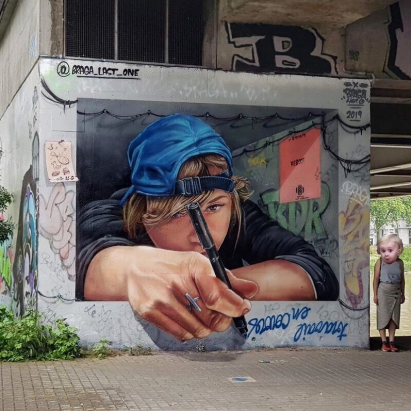 Street artist Tom Bragado Blanco and his stunning urban illusions