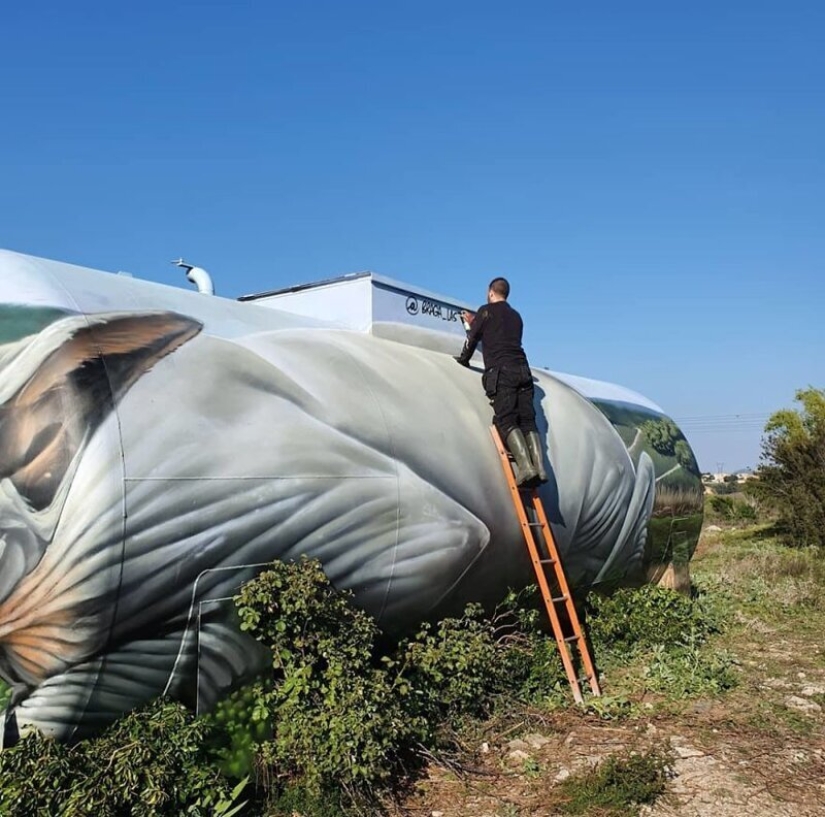 Street artist Tom Bragado Blanco and his stunning urban illusions