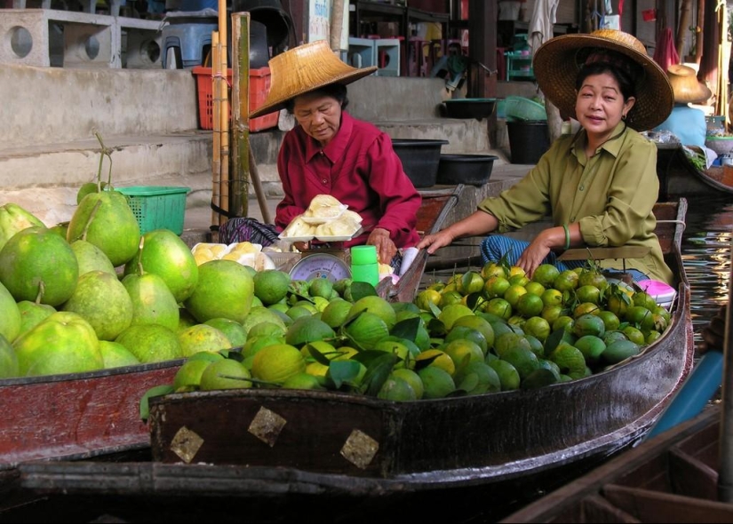 Street trade in different countries of the world