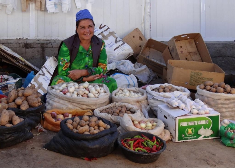 Street trade in different countries of the world